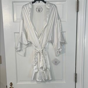 (NEW WITH TAGS) Elegant White Robe
